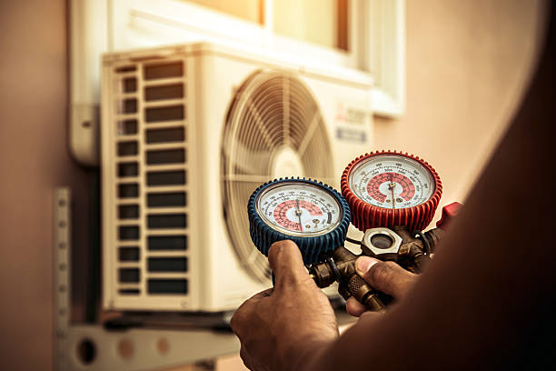 Professional Hvac technician working in Alpine, CA